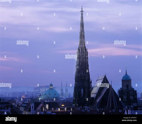 Towers stephansdom vienna austria hi-res stock photography and images - Alamy