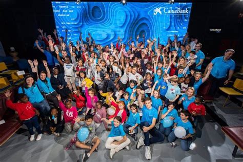 Caixabank Celebra El Cierre Del Mes Social En Madrid Con Una Merienda