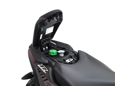 Motorrad Vergleich Yamaha Aerox R Vs Yamaha Aerox Naked