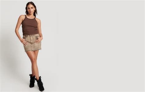 Wallpaper girl model brunette skirt tank top for mobile and desktop section девушки