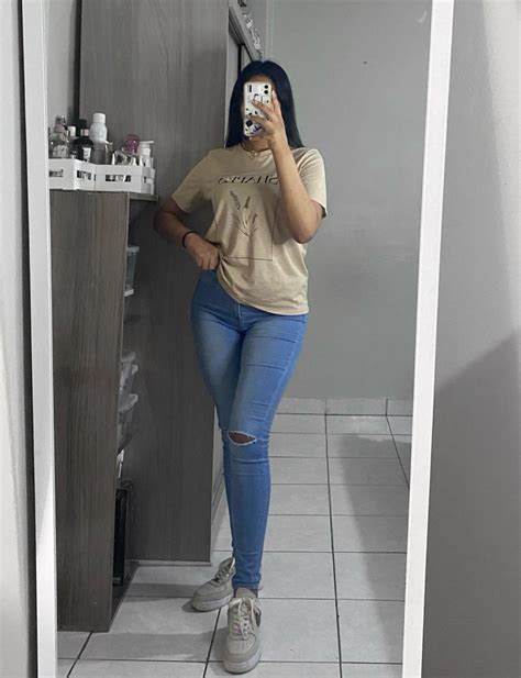 Outfit Basic Nude Foto