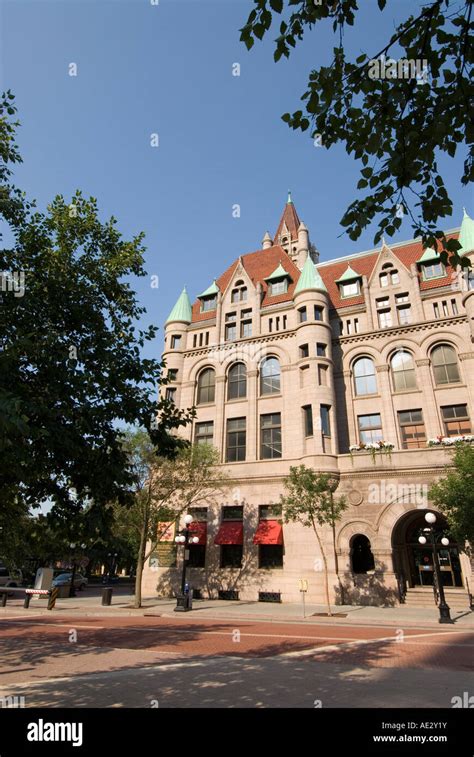 Minnesota Twin Cities Minneapolis Saint Paul The Landmark Building In