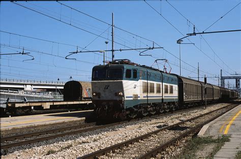 Italienische Staatsbahn Baureihe E656