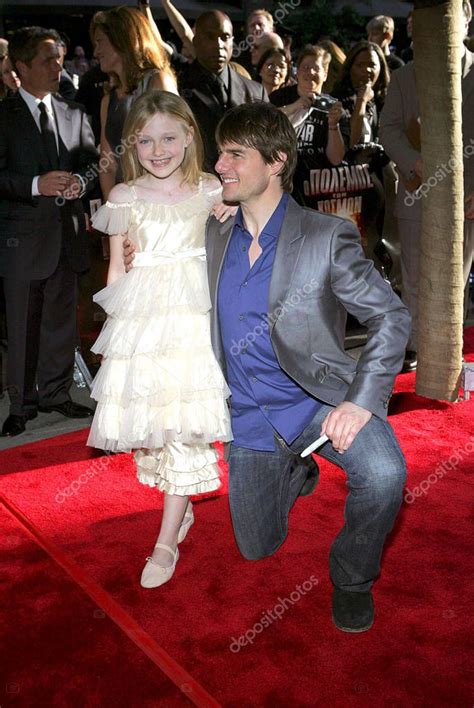 Dakota Fanning Tom Cruise A Las Llegadas A Eeuu Estreno De War Of