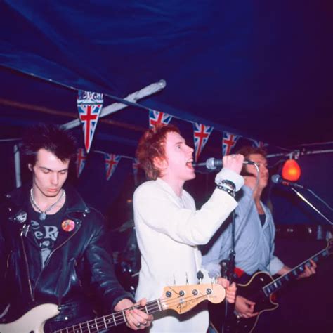Punk Revival S Icons The Sex Pistols Reunite To Save London S Legendary Music Venue MNPR