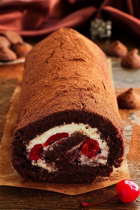 Рулет "Черный лес". | Buche au chocolat, Buche chocolat framboise ...