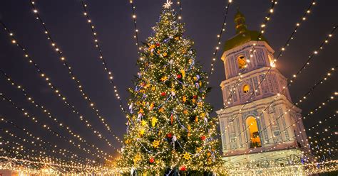 25 stunning Christmas light displays around the world