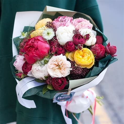 Горячие летние букеты с пионами и садовыми розами как нельзя лучше ...