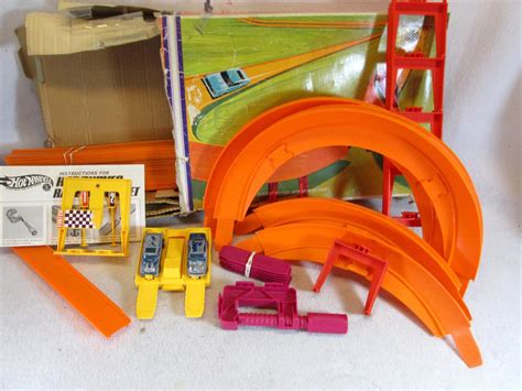 Vintage Mattel Hot Wheels Curves Race Action Set Heavy Chevy Alive