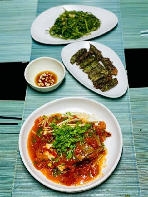 Người đẹp từng mặc bikini vào bếp khoe bữa tối chuẩn Hà Nội cho chồng liền được dân mạng khen