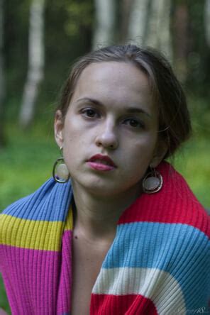 Kelly P Lost In The Grass Stunning Lost In The Grass Kelly P High 0044 Porn Pic