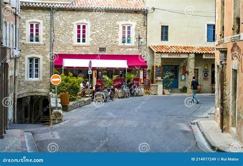 Vieux Restaurant Et Café à Bonnieux Petit Village Du Luberon Dans Le