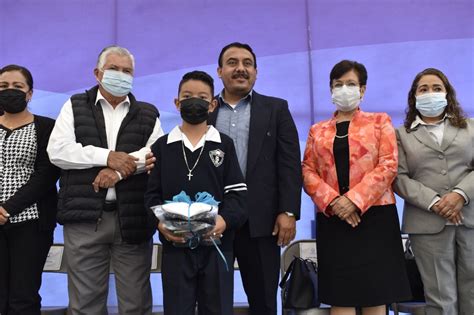 Entregan Uniformes Escolares A NiÑos Y NiÑas En Juventino Rosas