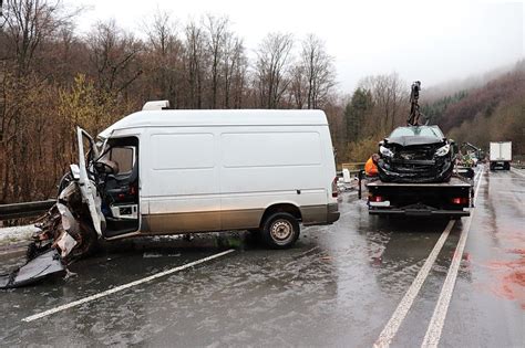 Lkw Kippt Nach Unfall Um B Wieder Frei Lokale Nachrichten Aus Horn