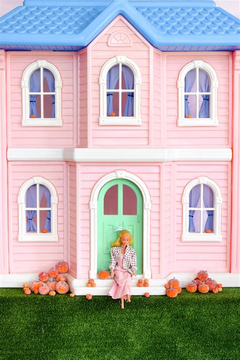 Fall Barbie Dream House Wallpaper Downloads • PMQ for two