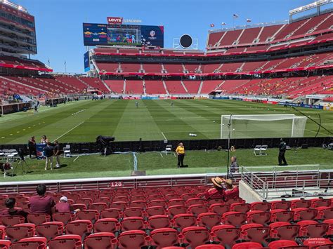 seating capacity levi stadium 10