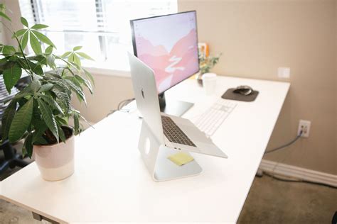 How To Use Feng Shui To Position Your Desk