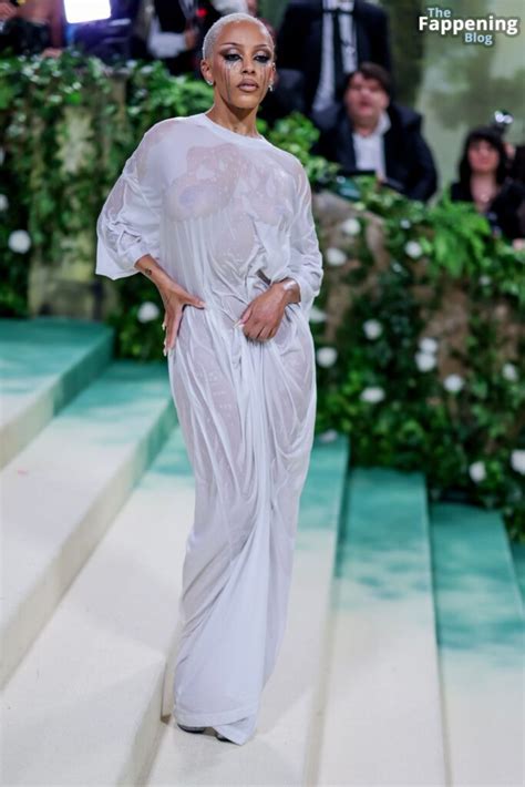 Doja Cat Flashes Her Nude Tits At The Met Gala Photos The Fappening