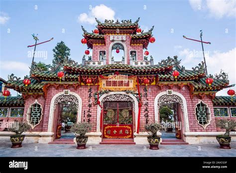 Fujian Assembly Hall (Phuc Kien), built around 1690 in Hoi An Ancient ...