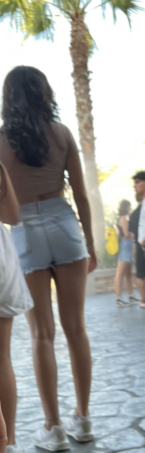 Hot Girl At The Theme Park Short Shorts Volleyball Forum