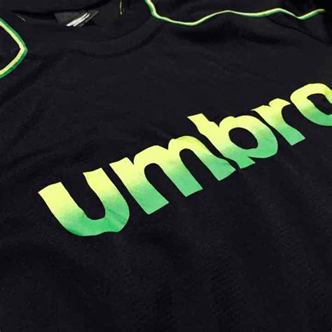 【値下げ可能】Umbro ロングTシャツ by メルカリ