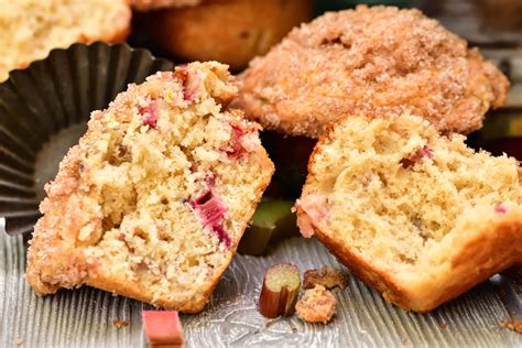 Best Rhubarb Muffins Recipe