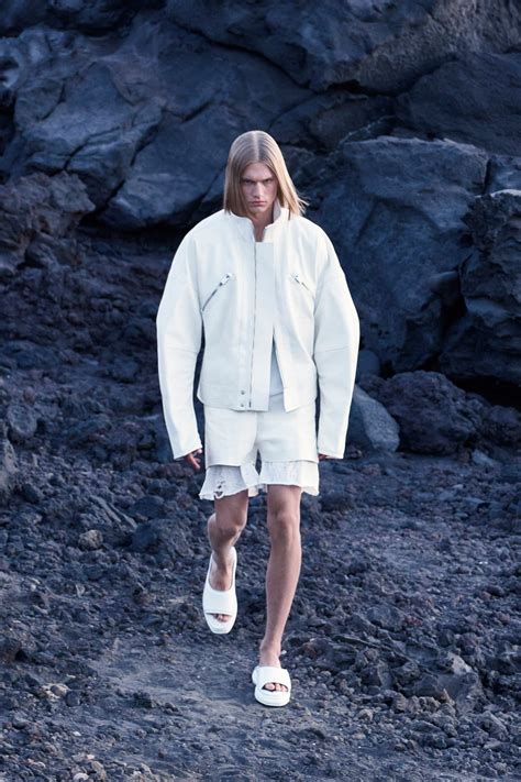 Alyx News, Collections, Fashion Shows, Fashion Week Reviews, and More ...
