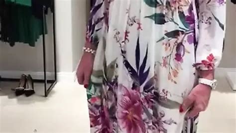 Une Robe Moulante Shemale Porn XHamster