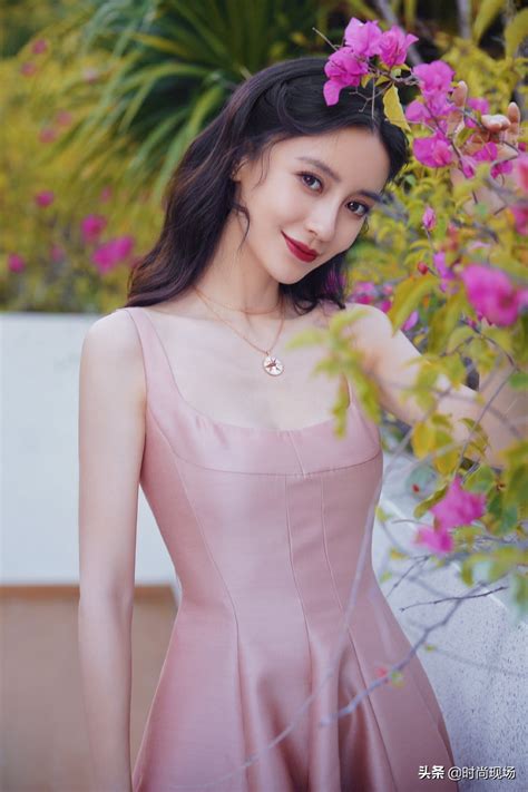 Angelababy S Nude Pink Dress Is Charming And Charming With A Sweet Look And An Invincible Girly