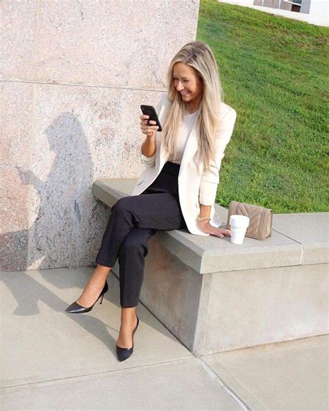 What To Wear For Jury Duty — A Guide + Outfit Ideas - Hello Bombshell!