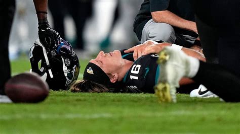 Jaguars Trevor Lawrence Takes Blame For Walking Off Field On Injured