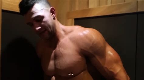 Muscle Show Off In The Sauna The Butt Eporner