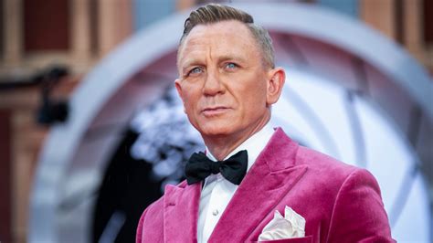 Daniel Craig Net Worth 2022: Glass Onion, Knives Out, James Bond