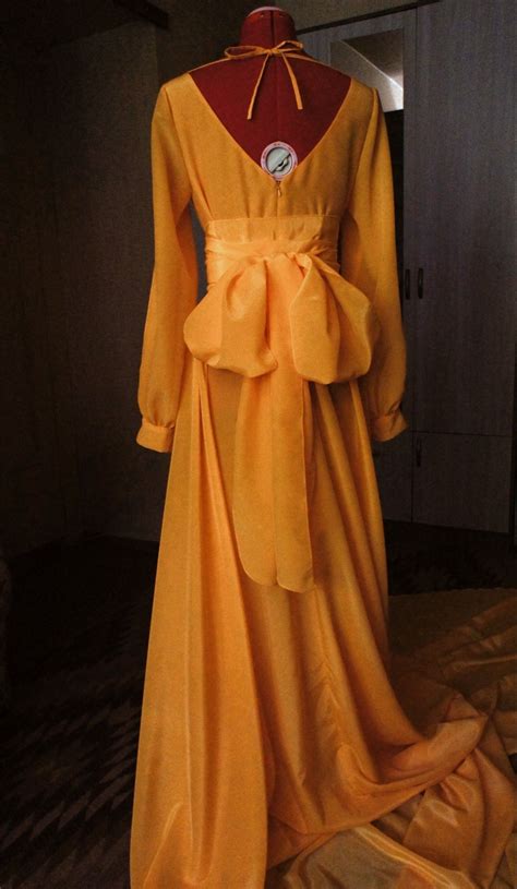Желтое платье со шлейфом | Dresses