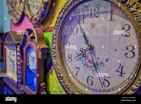 Antique Clocks High Resolution Stock Photography And Images Alamy