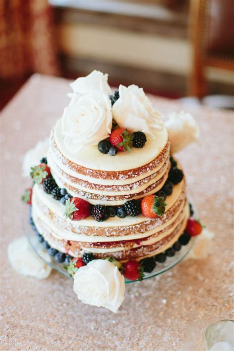 Rustic Naked Wedding Cake With Berries And Roses Reposteria Pasteles Boda