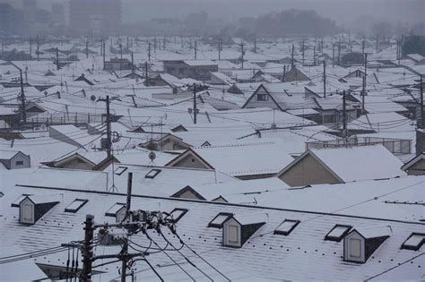 Transport Networks Disrupted As Heavy Snow Falls In Tokyo Area The