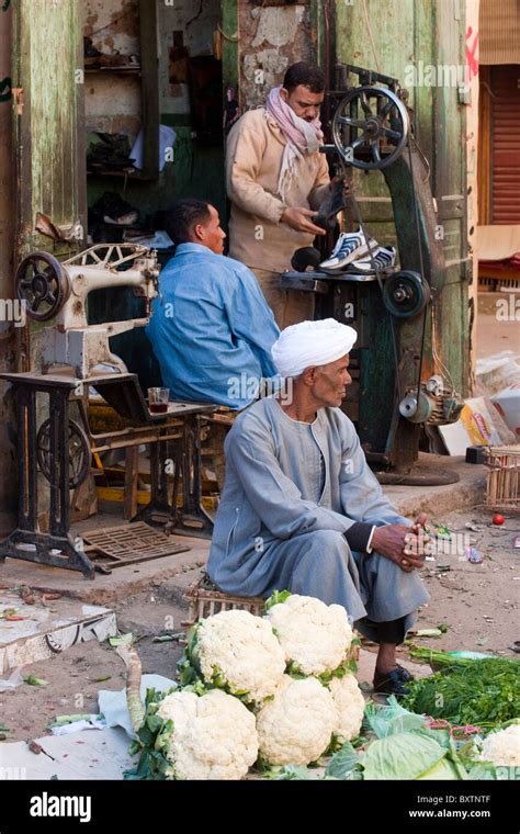 Aegypten, Luxor, im Souk Stock Photo - Alamy