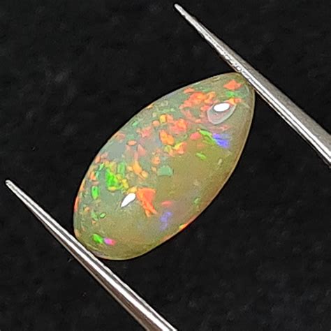 Белый опал 3.24ct купить в интернет-магазине в СПб