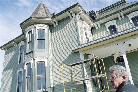 Owner Readies John Deere House For Winter