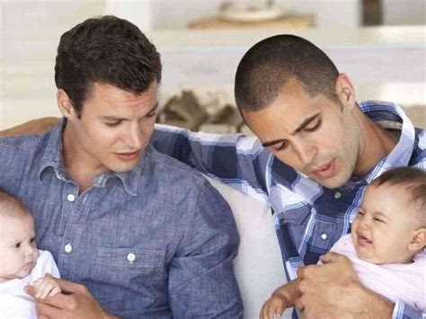 Pap S Gay Con Hijos Por Vientre De Alquiler Podr An Ir A La C Rcel En Rusia Acusan Tr Fico De