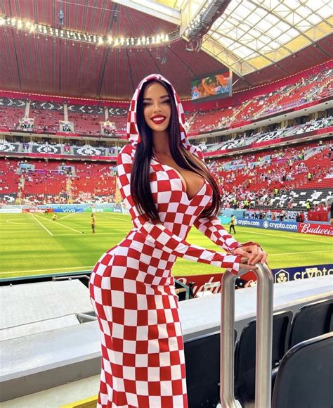 Hot girl Croatia gây nóng mắt càng bị chê thì càng mặc thiếu vải ở World Cup 2022 Hot trend