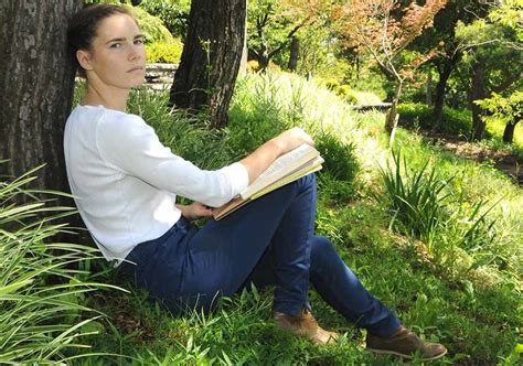 Lesbian Inmate Told Amanda Foxy Knoxy I Can Do Things To You No Man Can Extra Ie