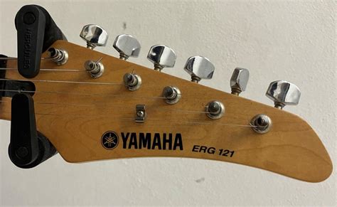Yamaha ERG 121 :: Hudební nástroje vyrobené v Česku