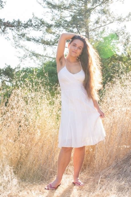 American Amateur Zse Zse Lamarr Unveils Her Saggy Tits Furry Pussy In Nature CoedCherry