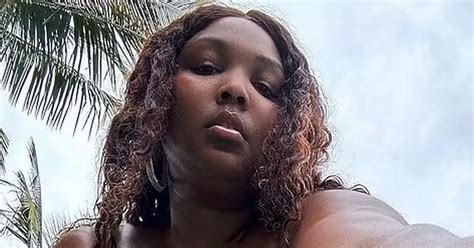 Lizzo Wows In Blue String Bikini As She Goes Make Up Free For Stunning