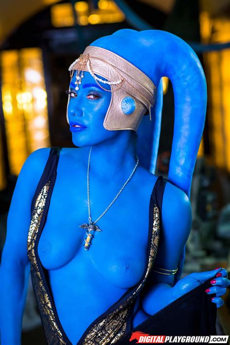 Alien Eva Lovia Gets Fucked By Two Hunters Photos Juan Lucho Monty Don MILF Fox