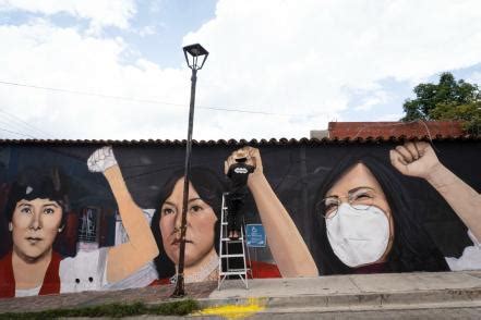 Con Un Mural Sobre Mujeres Que Luchan Vecinos De Xochimilco Buscan