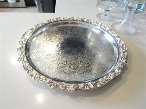 International Silver 18 75 Silverplate Round Scalloped Edge Tray With