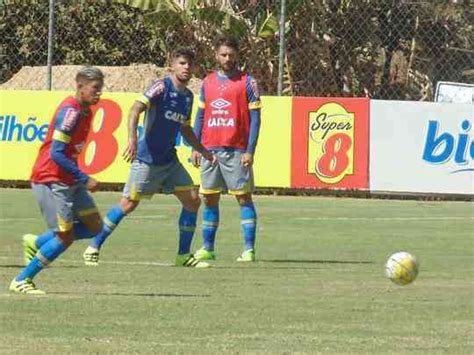 Mano Menezes Confirma Ezequiel Na Lateral Direita E Aguarda DM Por